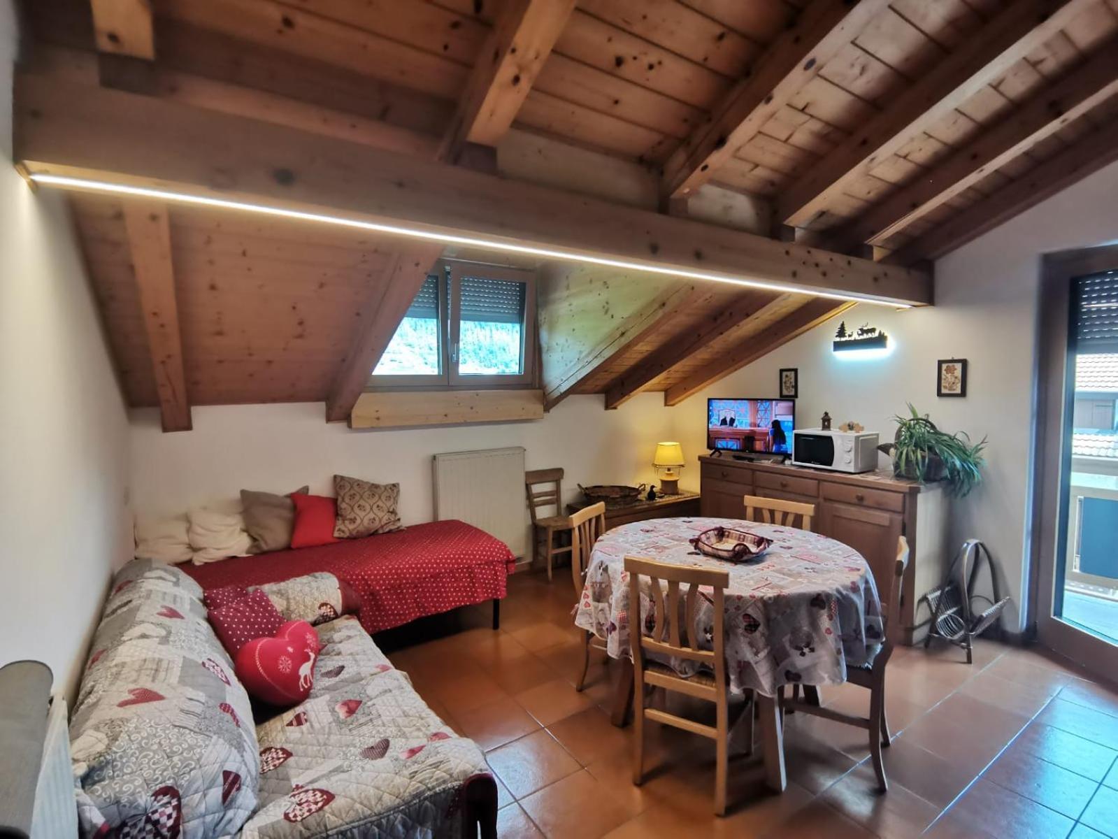 Mansarda A Carciato, Trilocale In Montagna Apartment Dimaro Exterior photo